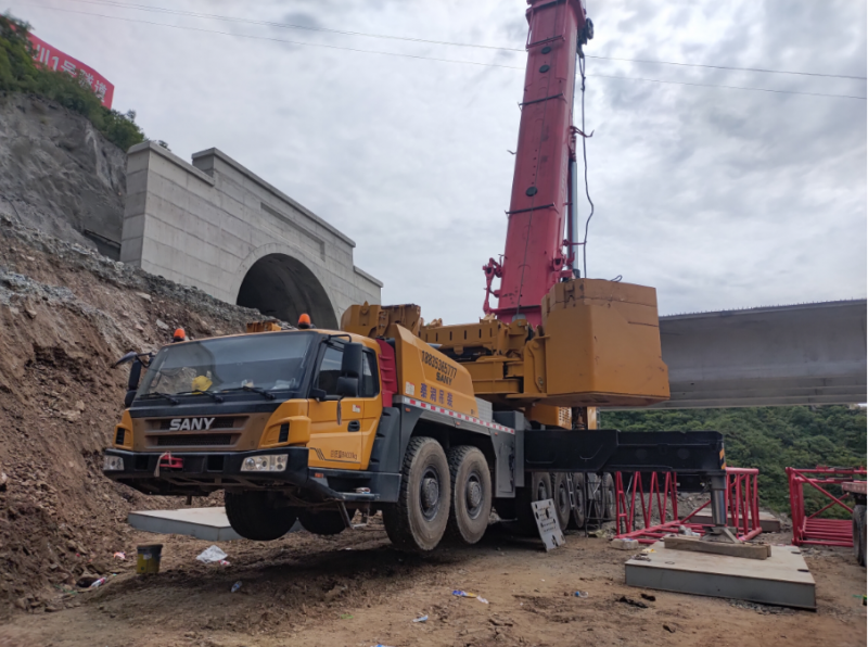 吊車(chē)奔馳發(fā)動(dòng)機(jī)機(jī)油尺管冒機(jī)油怎么辦？